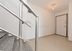 دوبلكس عائلية من تصميم اربع غرف وصالة ضمن مجمع حديث في كاستل / الانيا 