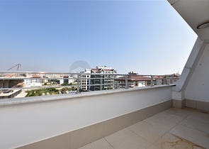 دوبلكس عائلية من تصميم اربع غرف وصالة ضمن مجمع حديث في كاستل / الانيا 