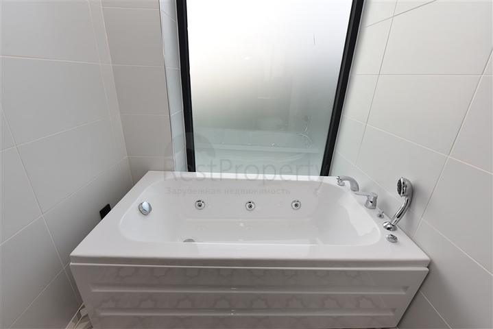 فلل حديثة - ملائمة للحصول على الجنسية التركية - في الانيا 