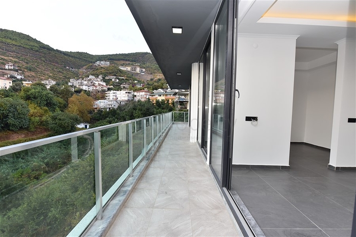 فلل حديثة - ملائمة للحصول على الجنسية التركية - في الانيا 