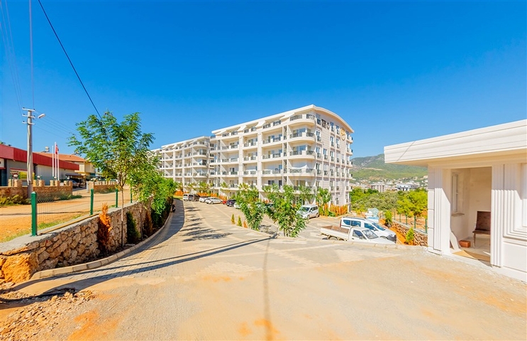 مجمع سكني حديث باطلالة بحر وقلعة في اوبا / الانيا 