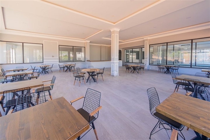 مجمع سكني حديث باطلالة بحر وقلعة في اوبا / الانيا 