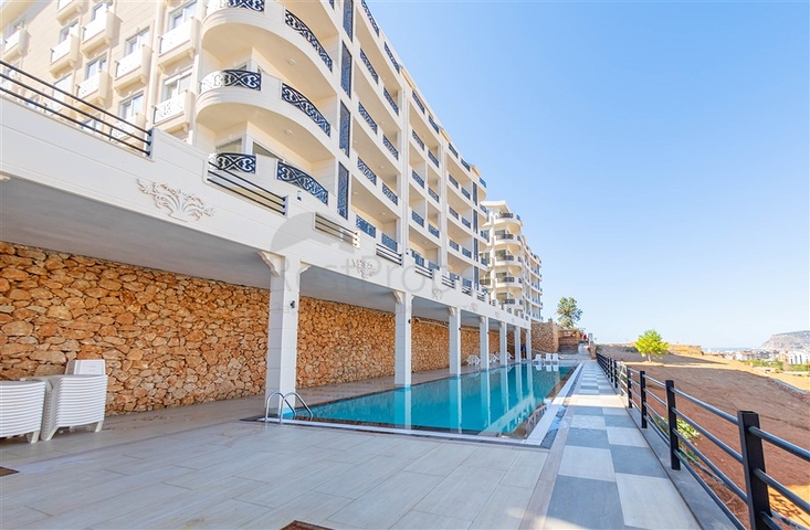 مجمع سكني حديث باطلالة بحر وقلعة في اوبا / الانيا 