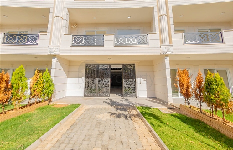 مجمع سكني حديث باطلالة بحر وقلعة في اوبا / الانيا 