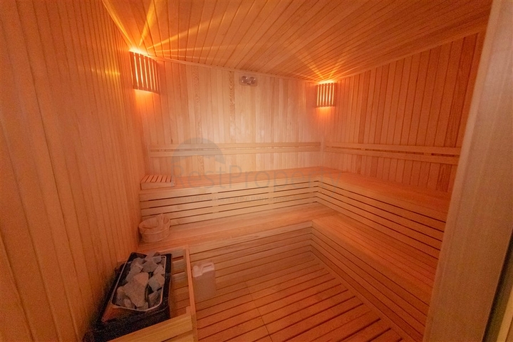 مجمع سكني حديث باطلالة بحر وقلعة في اوبا / الانيا 