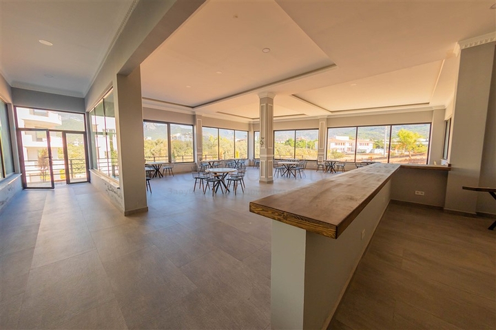 مجمع سكني حديث باطلالة بحر وقلعة في اوبا / الانيا 