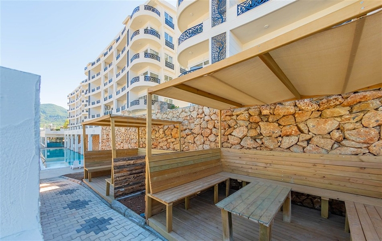 مجمع سكني حديث باطلالة بحر وقلعة في اوبا / الانيا 