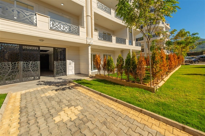 مجمع سكني حديث باطلالة بحر وقلعة في اوبا / الانيا 