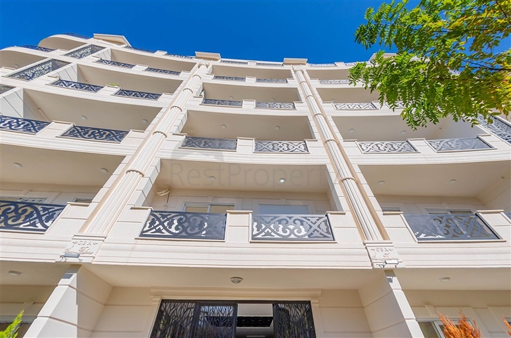 مجمع سكني حديث باطلالة بحر وقلعة في اوبا / الانيا 