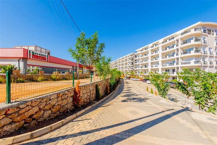 مجمع سكني حديث باطلالة بحر وقلعة في اوبا / الانيا 