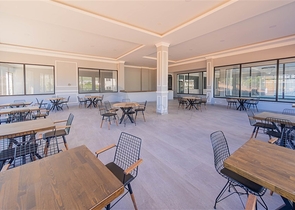 مجمع سكني حديث باطلالة بحر وقلعة في اوبا / الانيا 