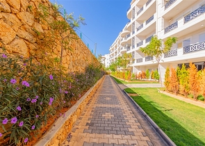 مجمع سكني حديث باطلالة بحر وقلعة في اوبا / الانيا 