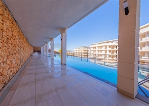 مجمع سكني حديث باطلالة بحر وقلعة في اوبا / الانيا 