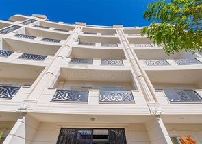 مجمع سكني حديث باطلالة بحر وقلعة في اوبا / الانيا 