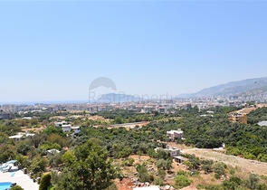 مجمع سكني حديث باطلالة بحر وقلعة في اوبا / الانيا 