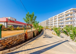 مجمع سكني حديث باطلالة بحر وقلعة في اوبا / الانيا 