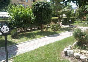 شقة غرفتين وصالة مفروشة ضمن مجمع سكني في مهوتلار / الانيا 