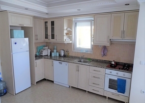 شقة غرفتين وصالة مفروشة ضمن مجمع سكني في مهوتلار / الانيا 