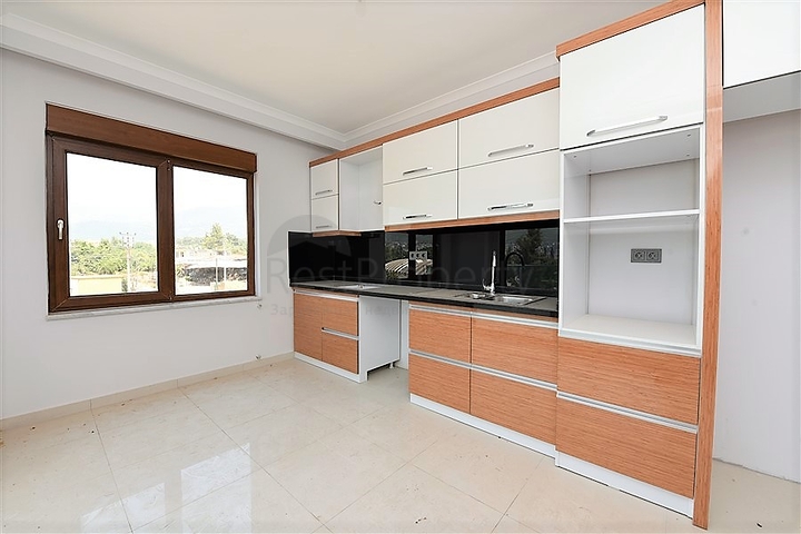 فرصة ذهبية - شقة عائلية ضمن مجمع حديث في منطقة اوبا 