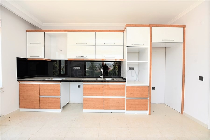 فرصة ذهبية - شقة عائلية ضمن مجمع حديث في منطقة اوبا 