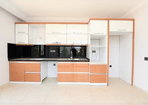 فرصة ذهبية - شقة عائلية ضمن مجمع حديث في منطقة اوبا 