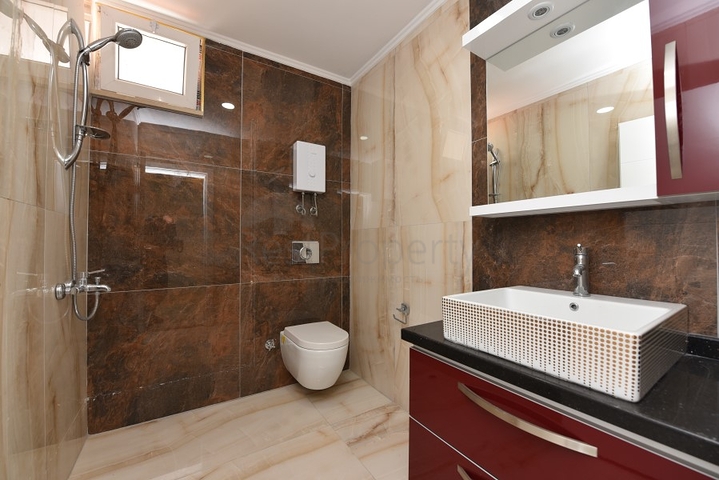 على مسافة 100 متر من البحر - دوبلكس فاخرة للبيع ضمن مجمع في مهموتلار / الانيا 