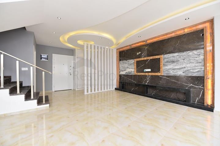 على مسافة 100 متر من البحر - دوبلكس فاخرة للبيع ضمن مجمع في مهموتلار / الانيا 