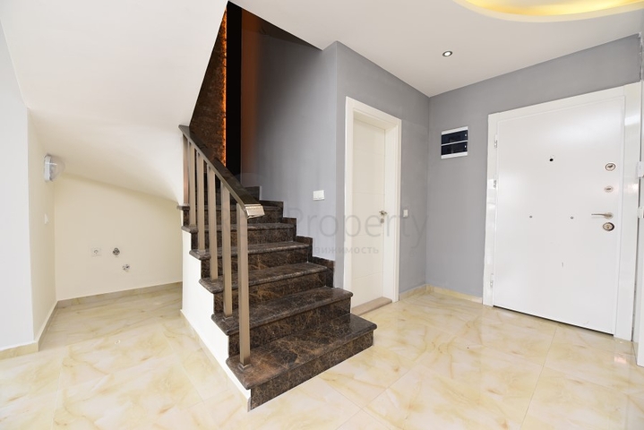 على مسافة 100 متر من البحر - دوبلكس فاخرة للبيع ضمن مجمع في مهموتلار / الانيا 