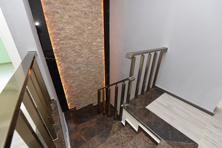 على مسافة 100 متر من البحر - دوبلكس فاخرة للبيع ضمن مجمع في مهموتلار / الانيا 