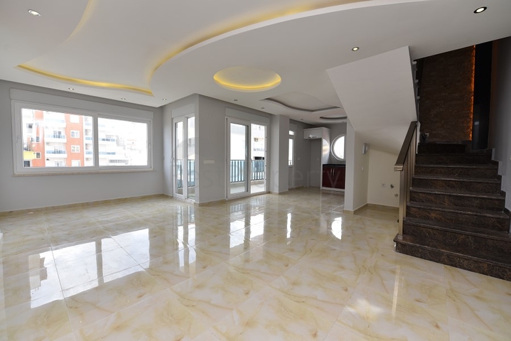 على مسافة 100 متر من البحر - دوبلكس فاخرة للبيع ضمن مجمع في مهموتلار / الانيا 