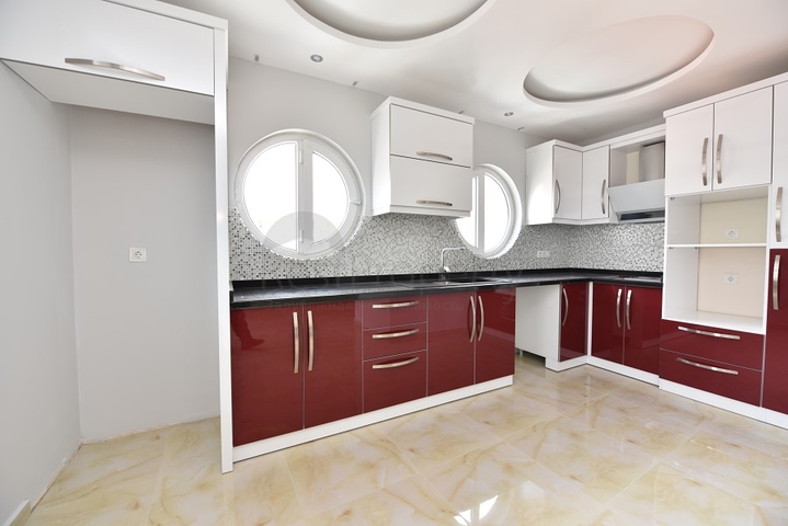 على مسافة 100 متر من البحر - دوبلكس فاخرة للبيع ضمن مجمع في مهموتلار / الانيا 