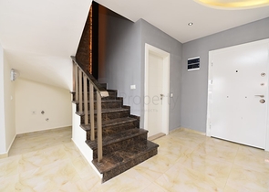 على مسافة 100 متر من البحر - دوبلكس فاخرة للبيع ضمن مجمع في مهموتلار / الانيا 