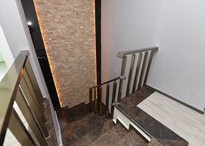 على مسافة 100 متر من البحر - دوبلكس فاخرة للبيع ضمن مجمع في مهموتلار / الانيا 