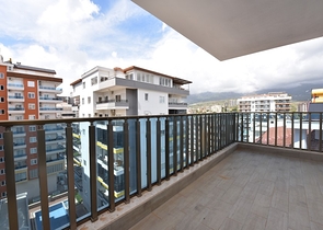 على مسافة 100 متر من البحر - دوبلكس فاخرة للبيع ضمن مجمع في مهموتلار / الانيا 