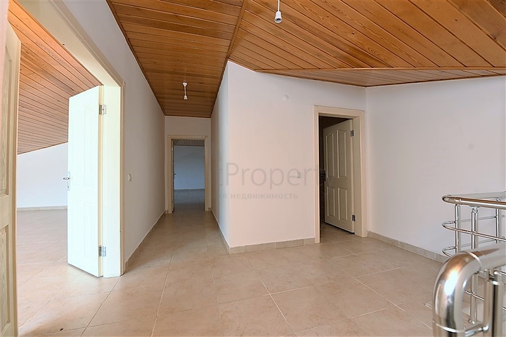 دوبلكس اربع غرف وصالة في منطقة مركزية في الانيا 