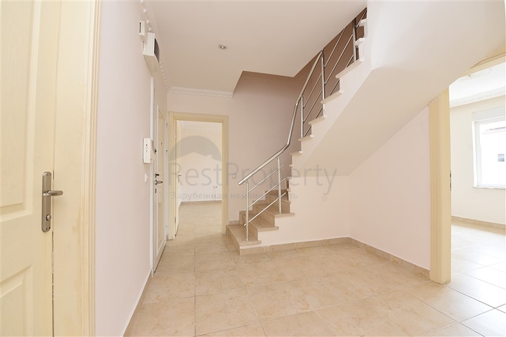 دوبلكس اربع غرف وصالة في منطقة مركزية في الانيا 