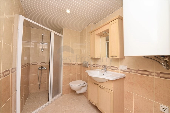 دوبلكس اربع غرف وصالة في منطقة مركزية في الانيا 