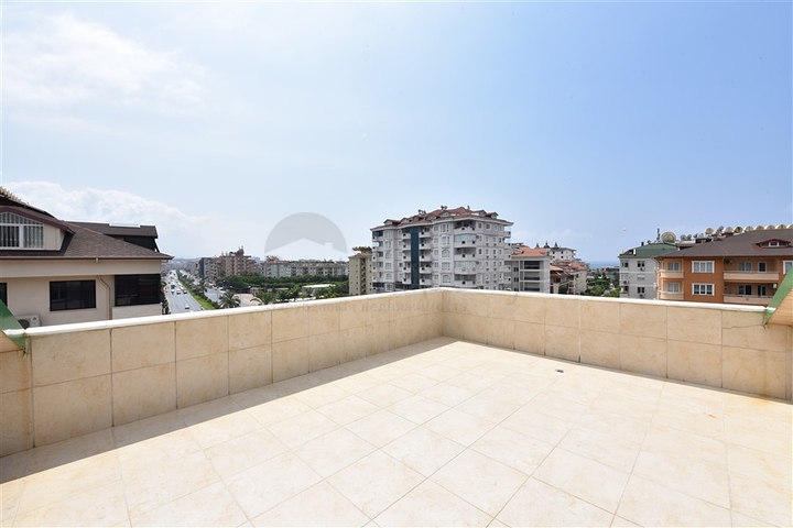 دوبلكس اربع غرف وصالة في منطقة مركزية في الانيا 