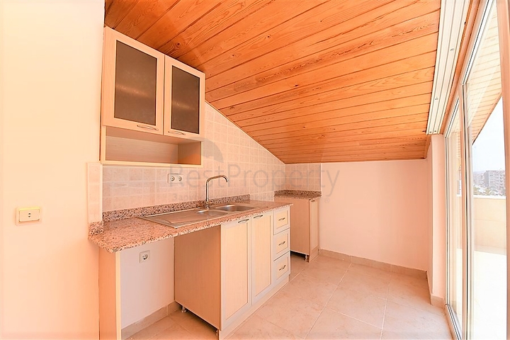 دوبلكس اربع غرف وصالة في منطقة مركزية في الانيا 