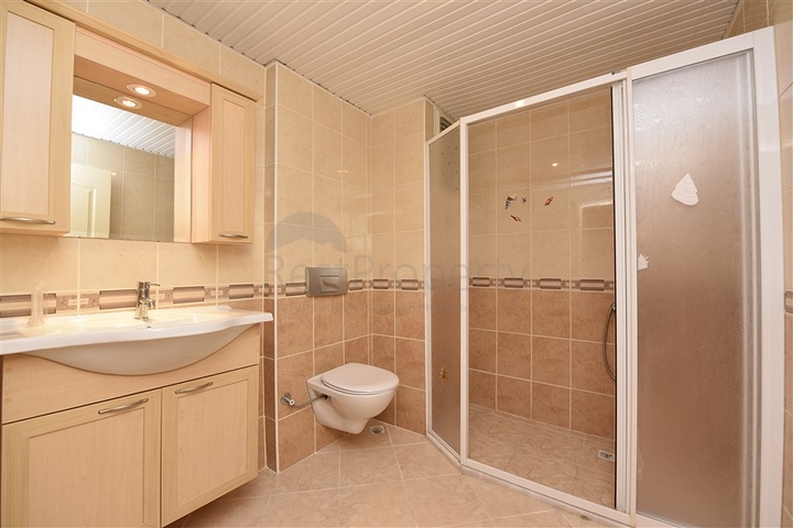 دوبلكس اربع غرف وصالة في منطقة مركزية في الانيا 