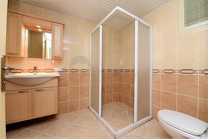 دوبلكس اربع غرف وصالة في منطقة مركزية في الانيا 