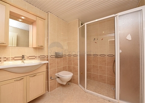 دوبلكس اربع غرف وصالة في منطقة مركزية في الانيا 