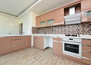 شقة غرفتين وصالة ضمن مجمع مميز بخدمات فاخرة في توسمور / الانيا 