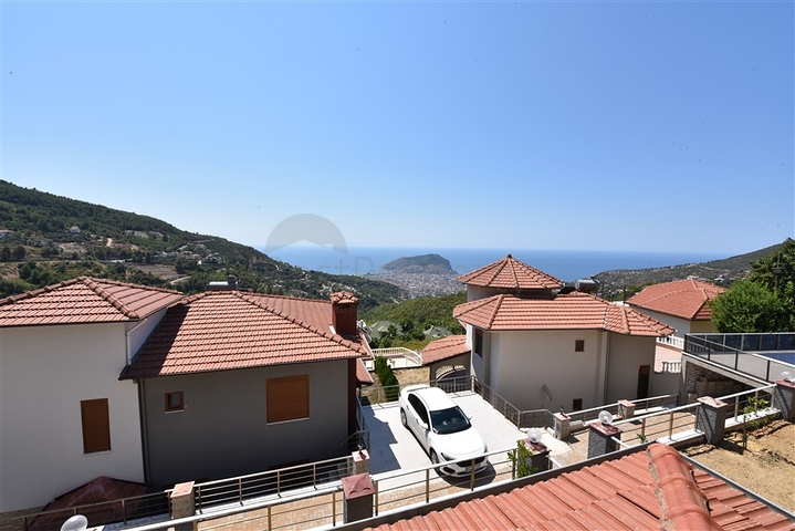 فيلا طابقين باطلالة بحر في الانيا