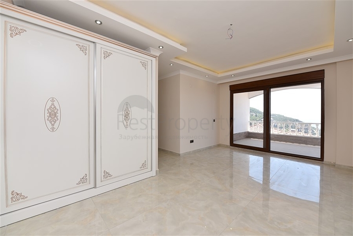 فيلا طابقين باطلالة بحر في الانيا