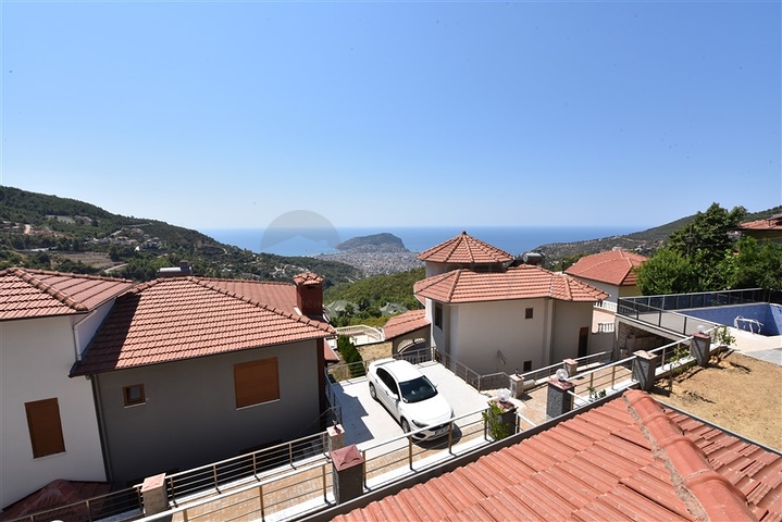 فيلا طابقين باطلالة بحر في الانيا