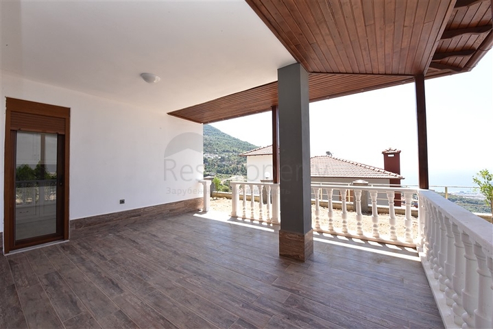 فيلا طابقين باطلالة بحر في الانيا