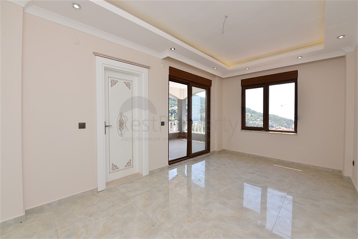 فيلا طابقين باطلالة بحر في الانيا