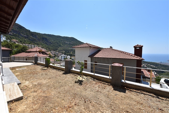 فيلا طابقين باطلالة بحر في الانيا