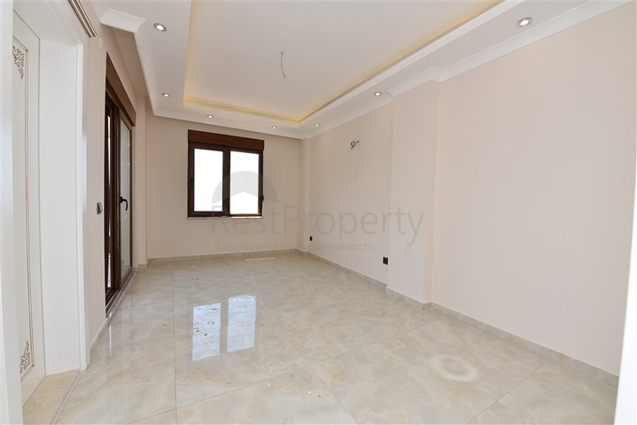 فيلا طابقين باطلالة بحر في الانيا